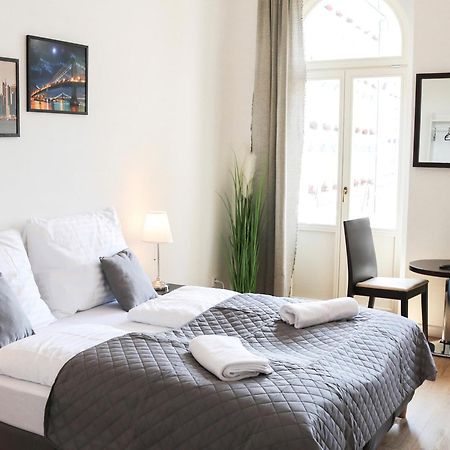 Rose Suites And Rooms Prag Exterior foto