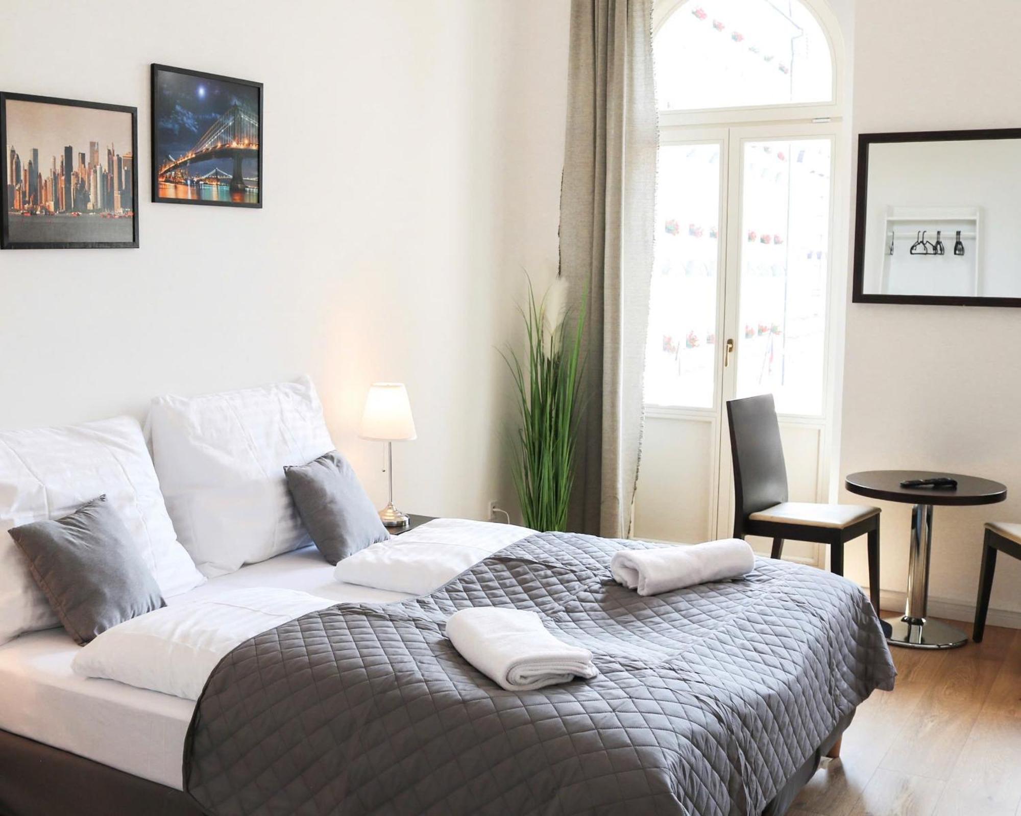 Rose Suites And Rooms Prag Exterior foto