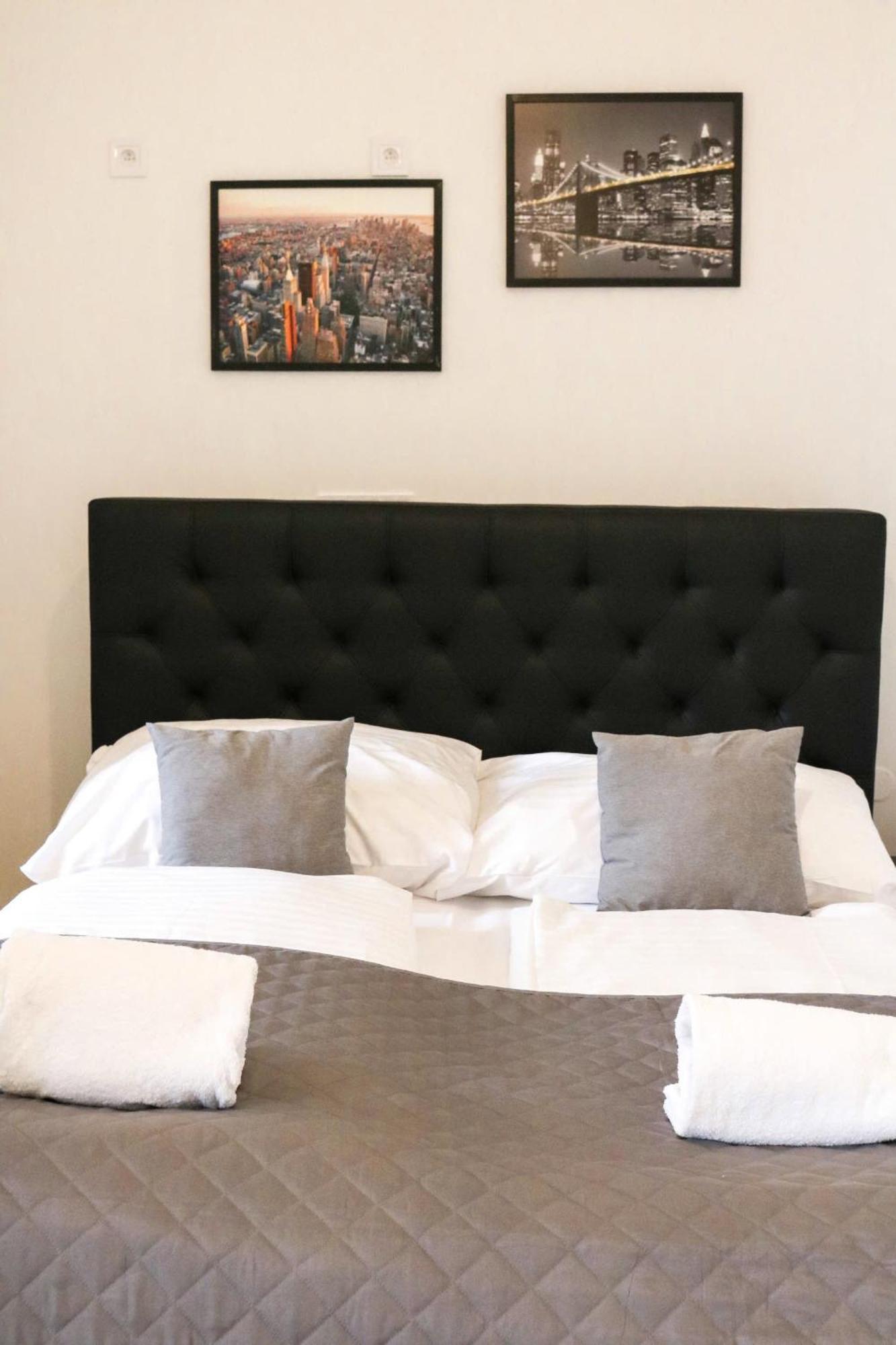 Rose Suites And Rooms Prag Exterior foto