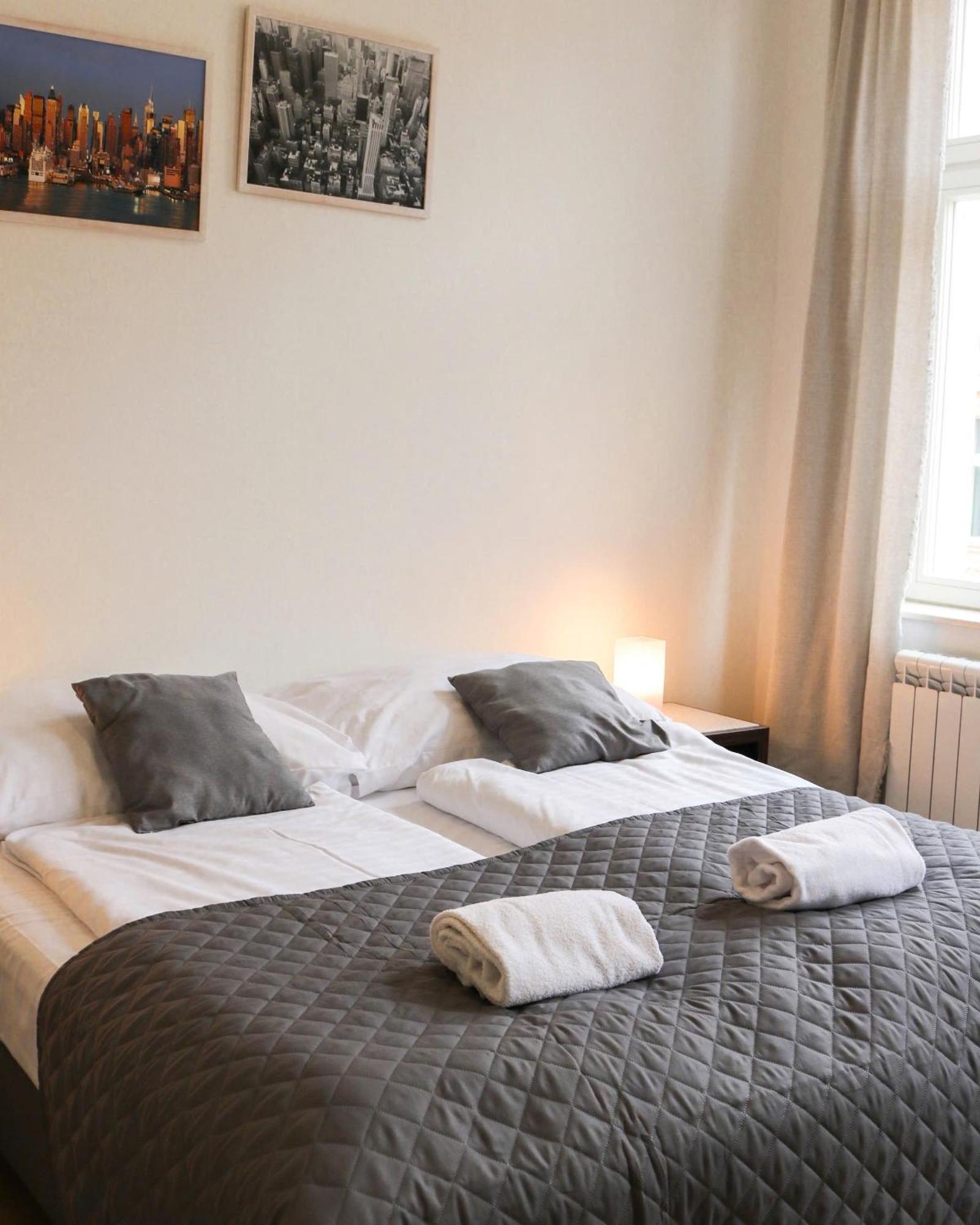 Rose Suites And Rooms Prag Exterior foto
