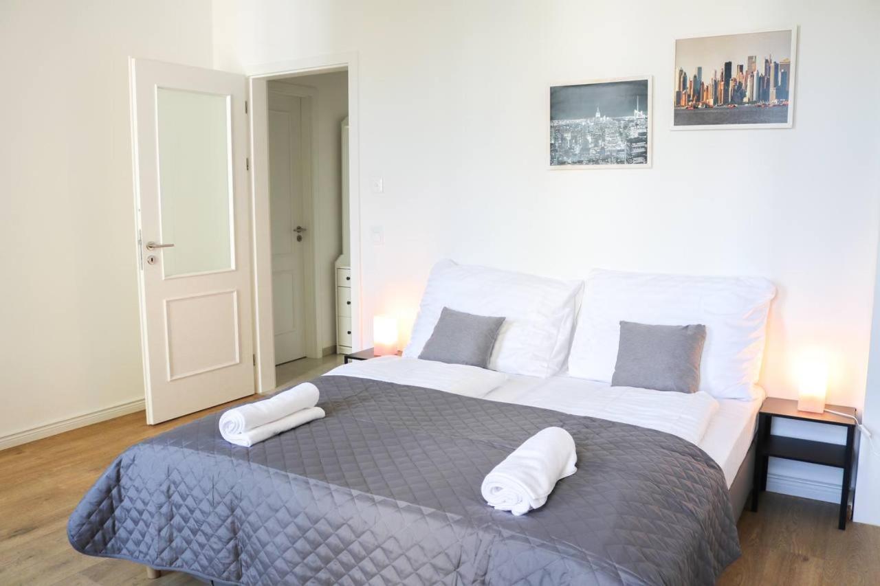 Rose Suites And Rooms Prag Exterior foto