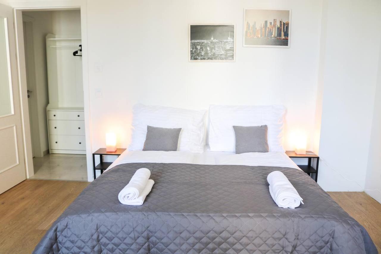 Rose Suites And Rooms Prag Exterior foto