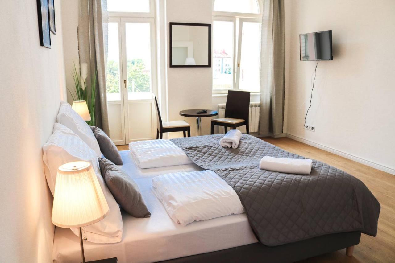 Rose Suites And Rooms Prag Exterior foto