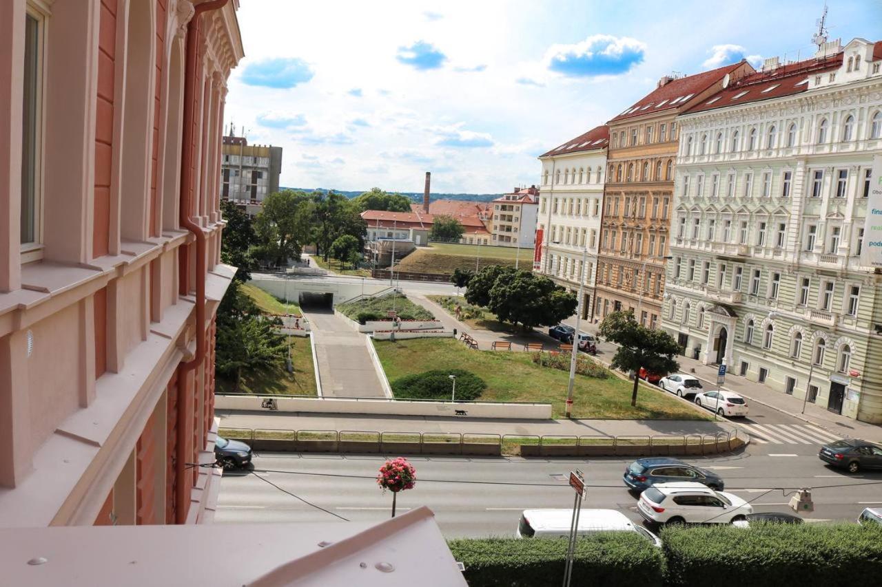 Rose Suites And Rooms Prag Exterior foto