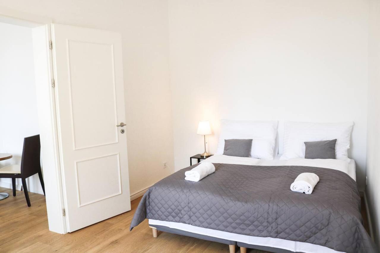 Rose Suites And Rooms Prag Exterior foto