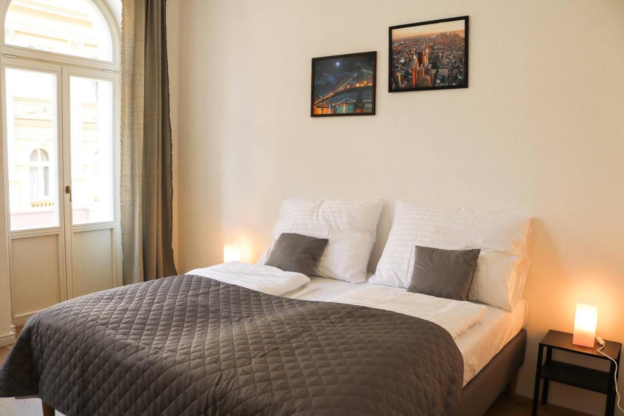 Rose Suites And Rooms Prag Exterior foto